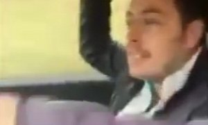 MINI Cooper S Passenger “Arm Wrestles” Driver to Keep Him from Speeding, Causes a Crash <span>· Video</span>