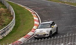 MINI Cooper SE Going for a Nurburgring Run With No Brakes