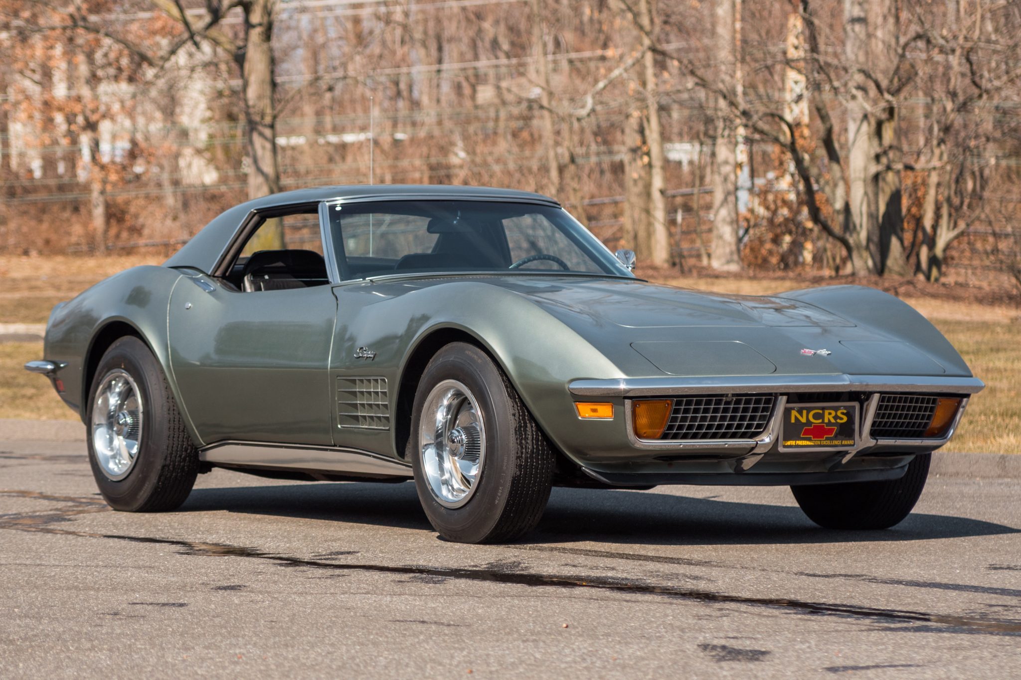 https://s1.cdn.autoevolution.com/images/news/mint-1972-chevrolet-corvette-looks-sharp-in-rare-steel-cities-gray-color-158632_1.jpg