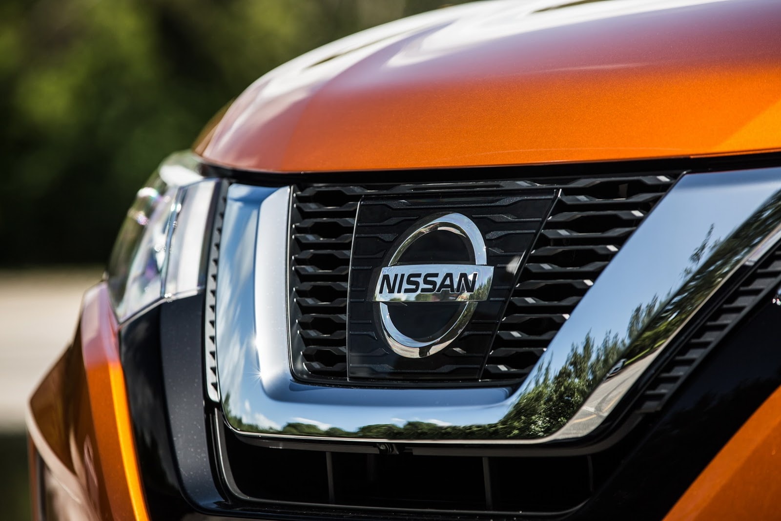 nissan is rumored to borrow plug in hybrid tech from mitsubishi