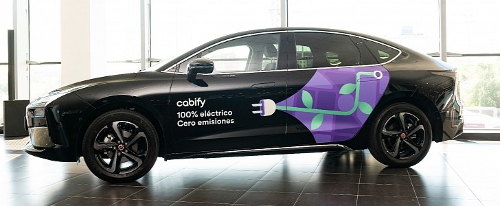 Cabify rolls out the first fleet of forty Mobilize Limo in Madrid