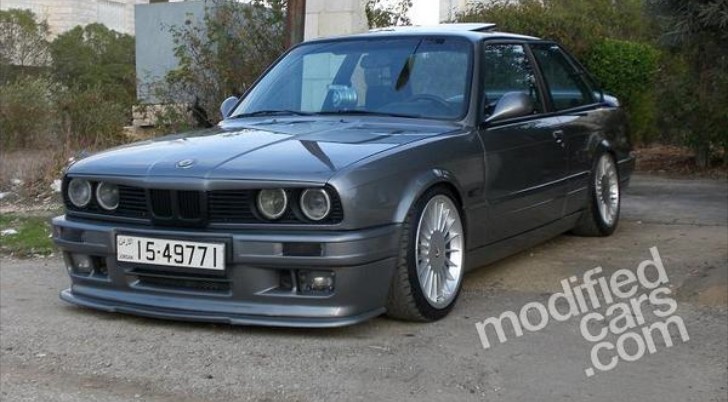 Modded BMW E30 320i