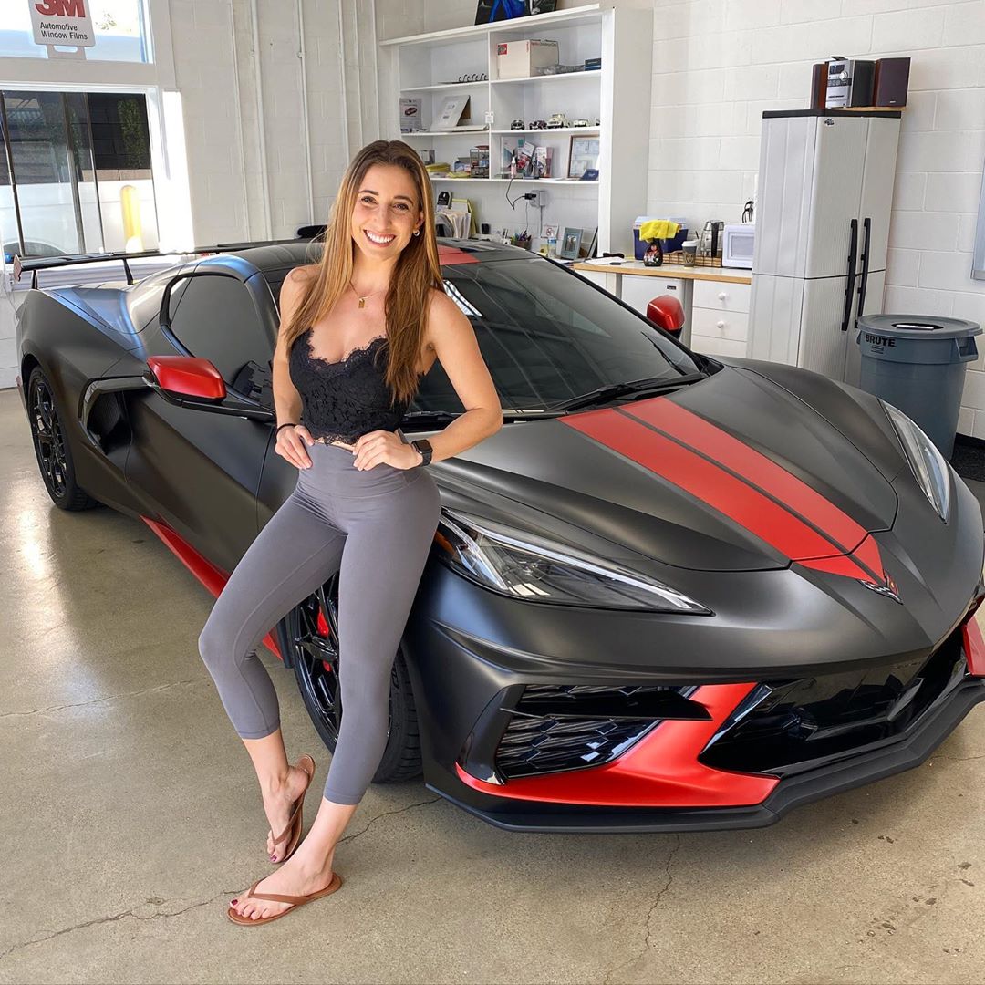 Model Gets C8 Corvette Wrapped, Washes It Herself - autoevolution