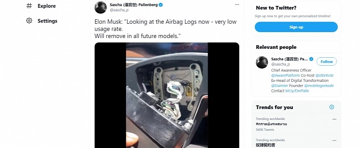 Tesla Steering Yoke Presents a Loose Airbag