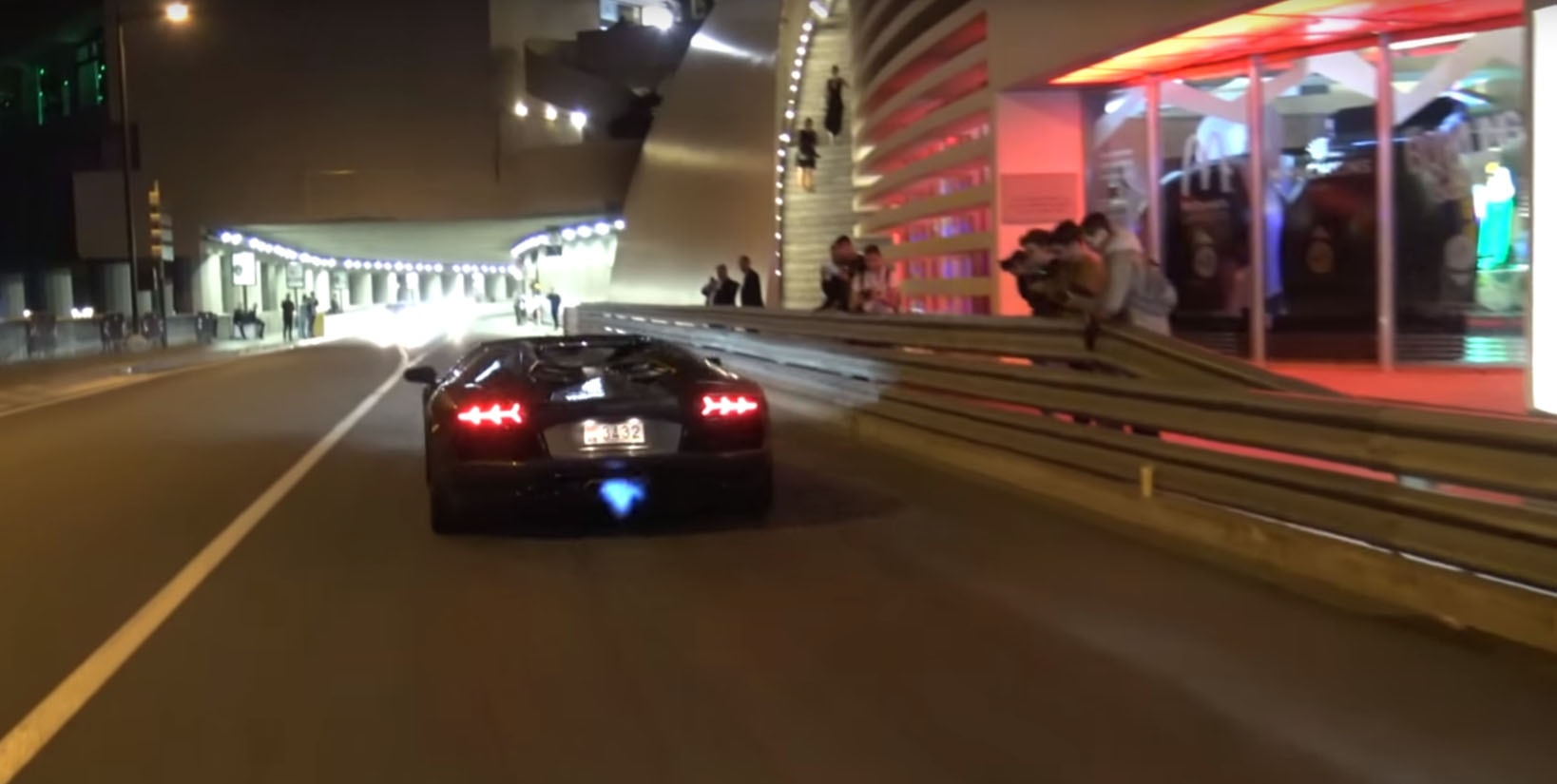 Monaco Policemen Show Great Determination to Chase an Aventador in a Citroen  C4 - autoevolution