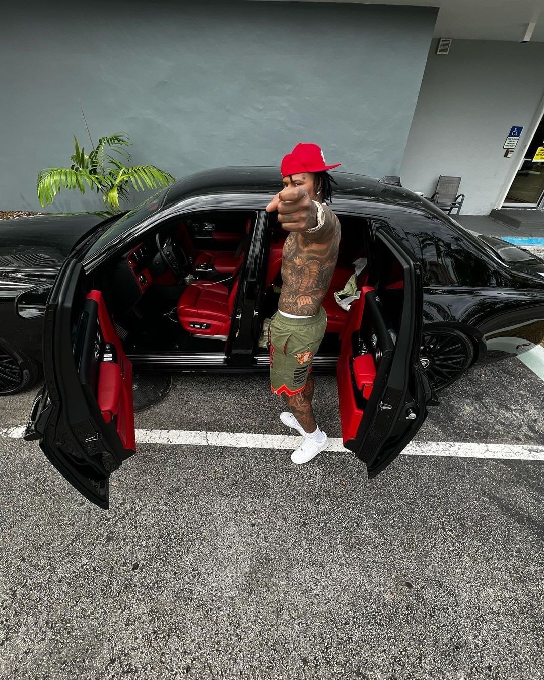 Moneybagg Yo Switches From Exteriors Red for His Black Rolls -Royce Phantom autoevolution