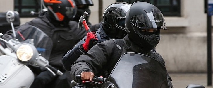 Moped gang is ready to strike, armed with hammers