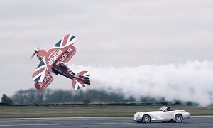 Morgan Aero 8 Races A Muscle Biplane on Airstrip For Fun, There's Video
