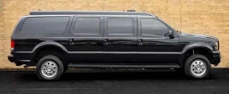 2005 Ford Excursion limo built for the King of Jordan, sold for $84,000