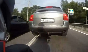 Motorcyclist Slams into Porsche Cayenne in Russia