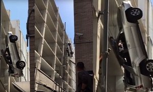 Movie-like Escape from Dangling SUV Is an Excitement Overdose