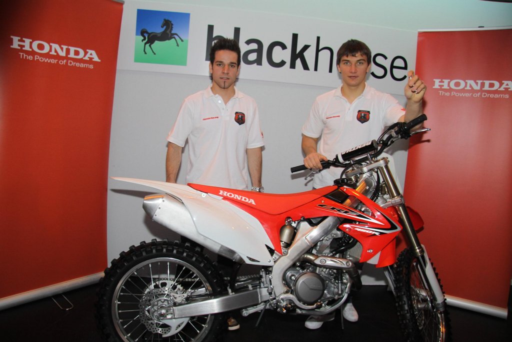 Honda MX1 riders Bobryshev and Goncalves