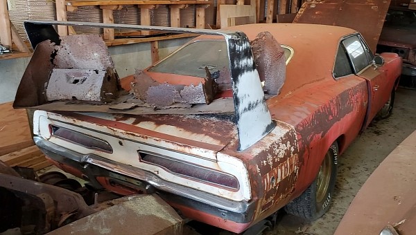 1969 Dodge Charger Daytona barn find