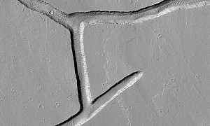 Mysterious Fractures Look Like Someone Is Writing Hiragana on the Surface of Mars