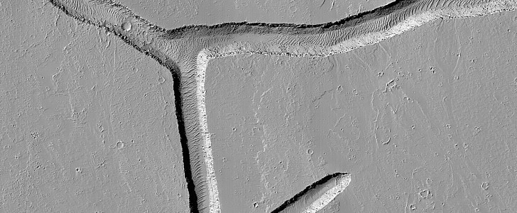 Material-filled fractures on the surface of Mars