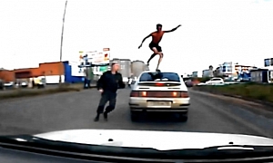 Naked Car Jogger Gets Apprehended in Russia