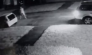“Naked Ninja” Stops Thief Trying to Steal His Range Rover