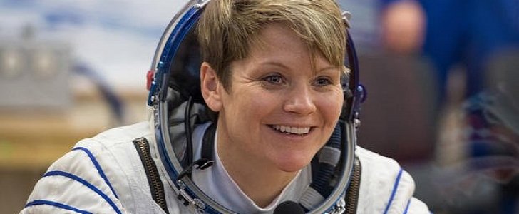 Anne McClain accessed her ex's bank account from space, is now accused of identity theft
