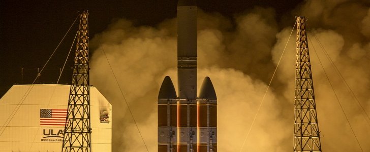 Delta IV Heavy rocket taking off with the Parker Solar Probe