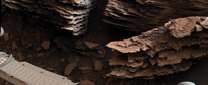 NASA’s Curiosity rover snaps stunning images of layered, flaky rocks on Mars 