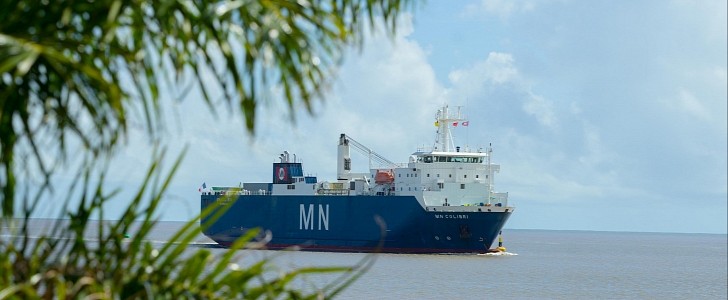 The MN Colibri arrives with Webb in Kourou, French Guiana