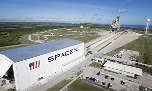 NASA Signs Contract with SpaceX for 2017 First Crew Mission