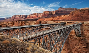 Navajo Bridge - Crossing the Grand Canyon by Car