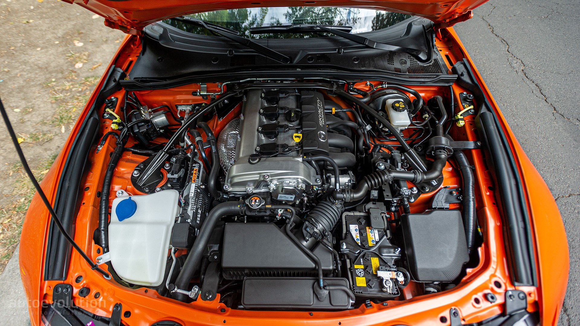 Mazda MX-5 Miata concept proposes a rotary engine hybrid
