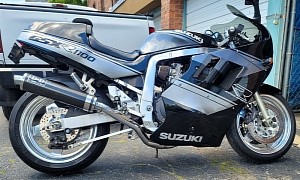 Neat-Looking 1990 Suzuki GSX-R1100 Is a Few Aftermarket Mods Away From Stock