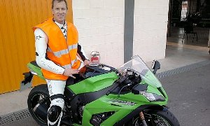 Neil Hodgson Rides the 2011 Kawasaki Motorcycles