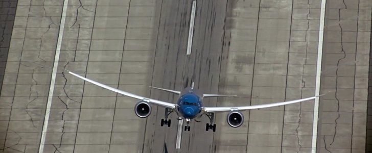 New Boeing 787-9 Dreamliner Taking Off Vertically