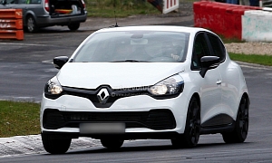 New Clio IV RS Spy Photos from the Nurburgring