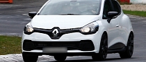 New Clio IV RS Spy Photos from the Nurburgring