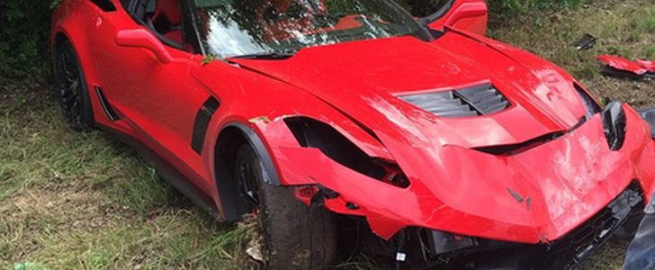 2015 Chevrolet Corvette Z06 Crashes into a Tree
