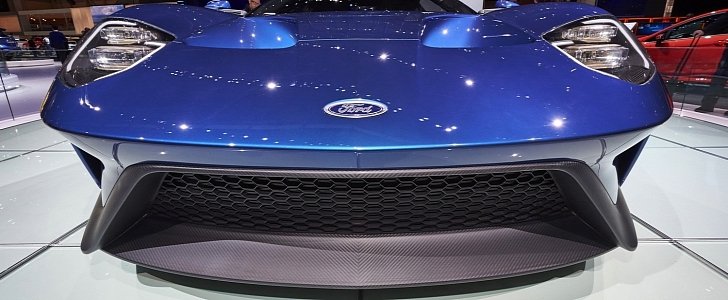 2017 Ford GT aggressive front fascia