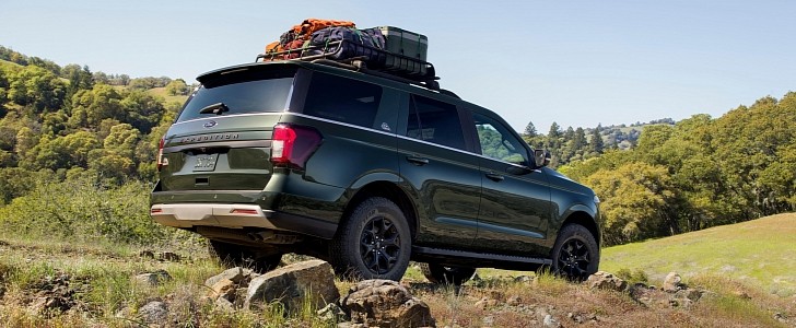 New Ford SUV with Split Tailgate and Integrated Dog Ramp