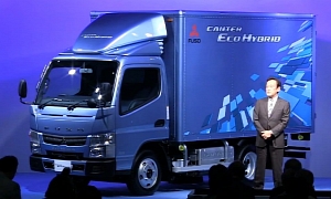 New Fuso Canter Hybrid Truck with Dual-Clutch Transmission Revealed