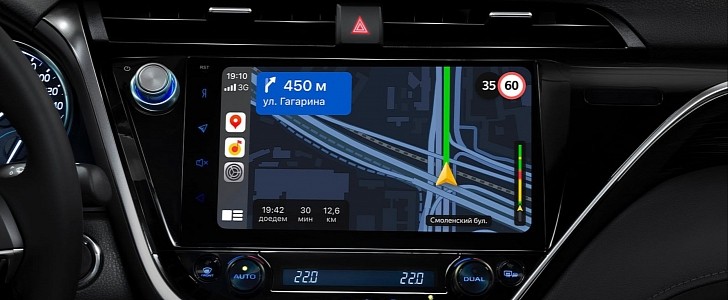 Yandex.Maps on CarPlay