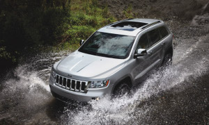New Grand Cherokee Slashes Chrysler Loss in Half