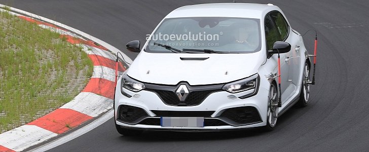 New Megane RS Trophy Spied at the Nurburgring With Vented Hood, No Rear Seats