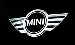 New Mini Commercial: Mini Driver vs Non Mini Driver