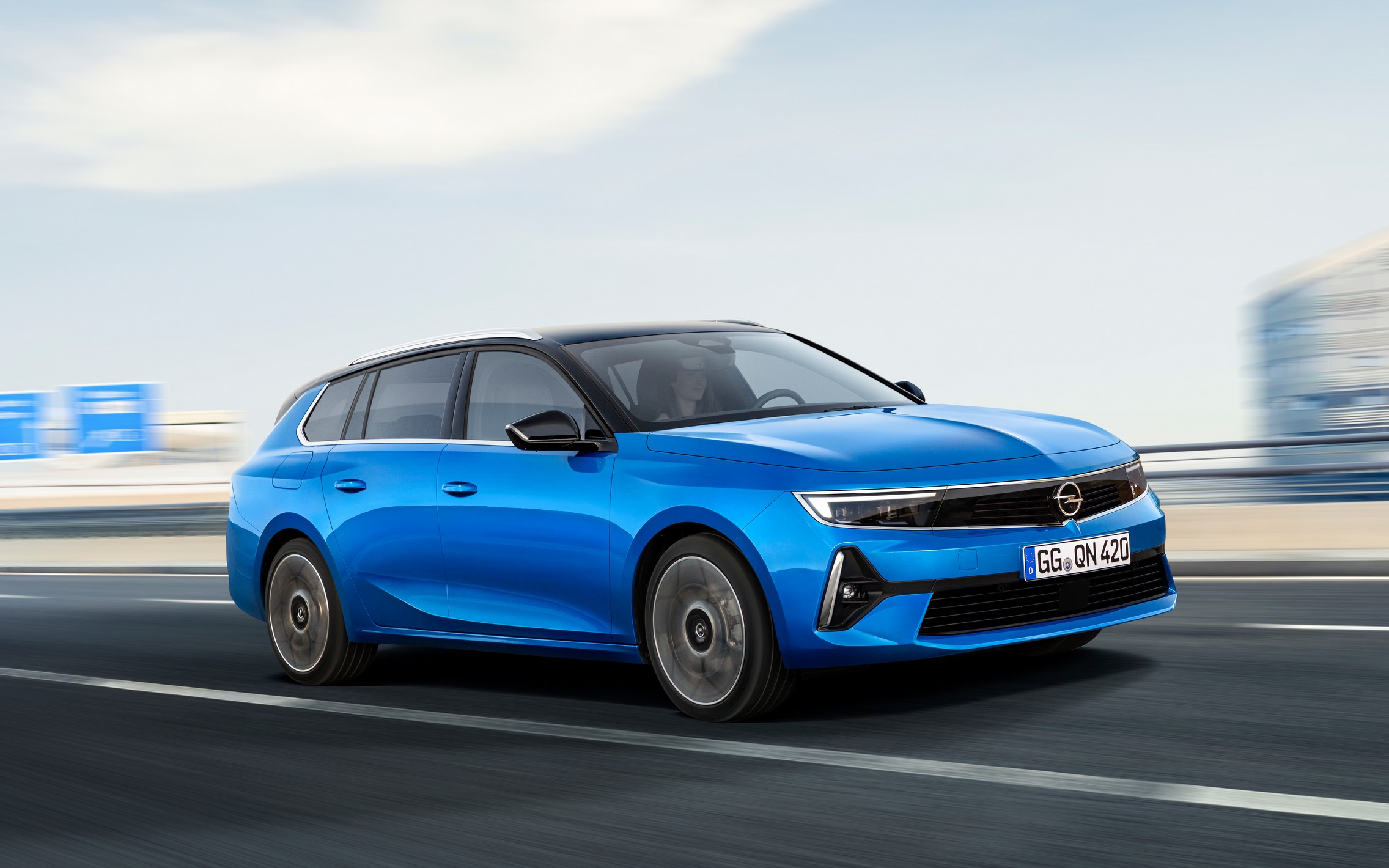 https://s1.cdn.autoevolution.com/images/news/new-opel-astra-sports-tourer-is-purely-designed-as-ice-and-electrified-estate-175444_1.jpg