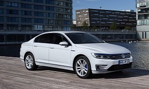 New Passat GTE Launched as Saloon and Variant, Offers 50 KM of Electric Range