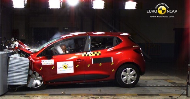 Clio IV crash test
