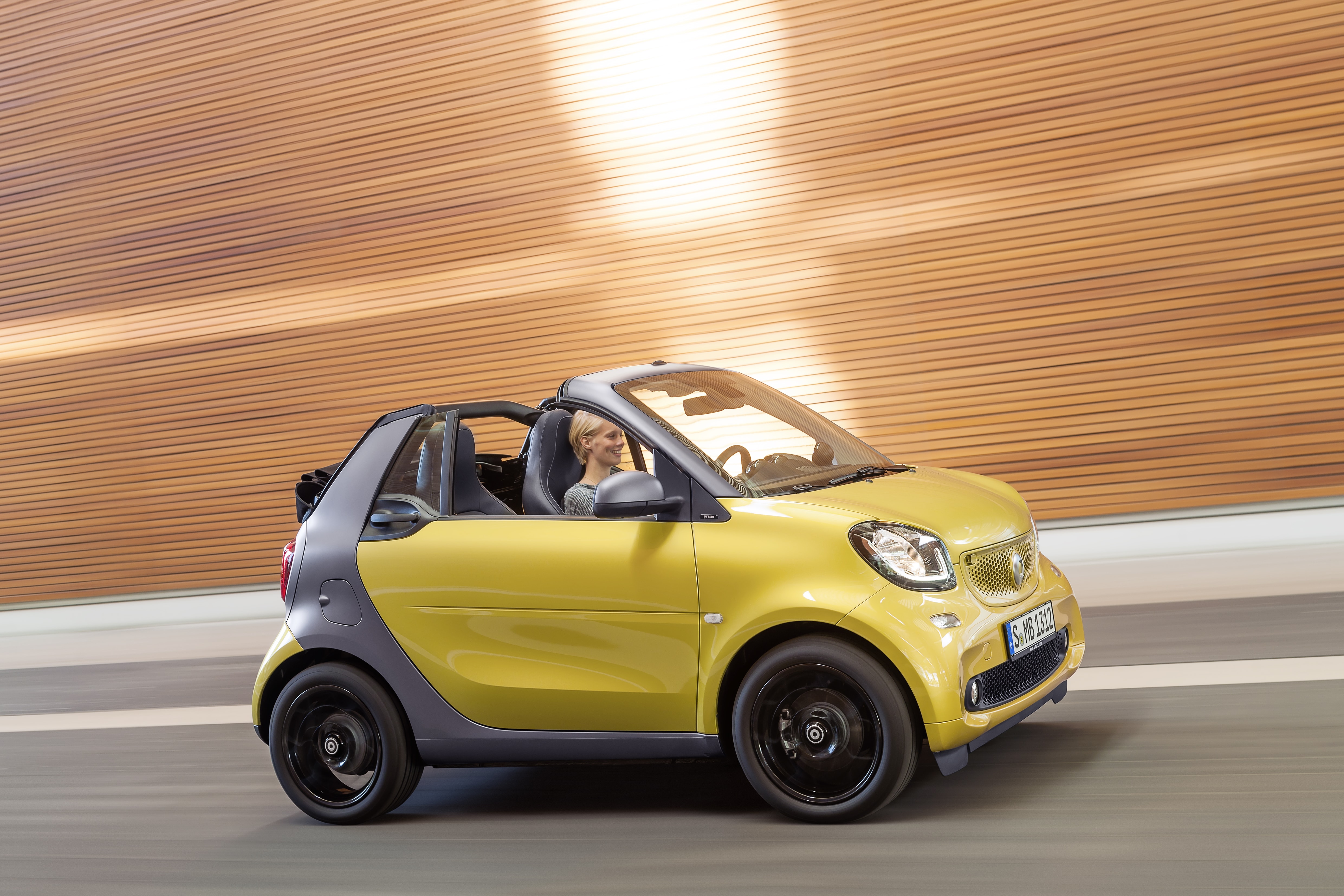 New smart fortwo cabrio Is Available to Order, Just in