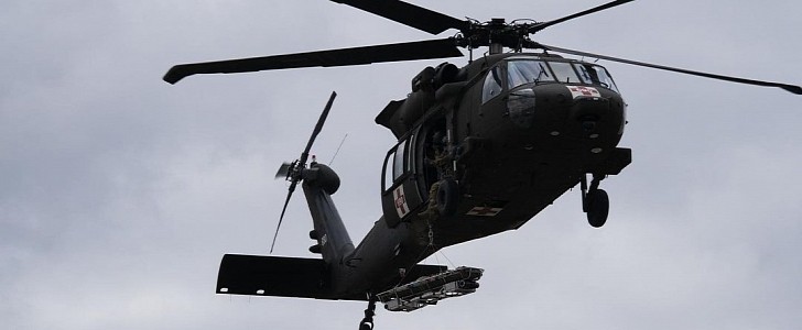 UH-60 Black Hawk during exercise with Vita Inclinata