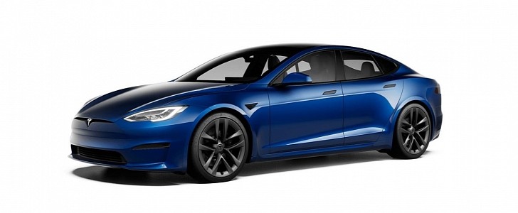  Tesla Model S Plaid with 21-inch wheels