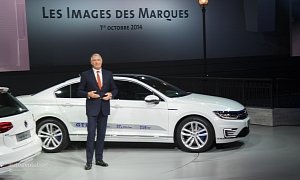 New Volkswagen Passat B8 Looks Ready to Battle the Mondeo in Paris <span>· Live Photos</span>