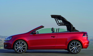 New VW Golf Cabriolet Is Ready for Any Season