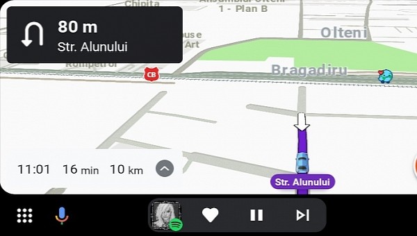 Waze on Android Auto Coolwalk (in full-screen mode)
